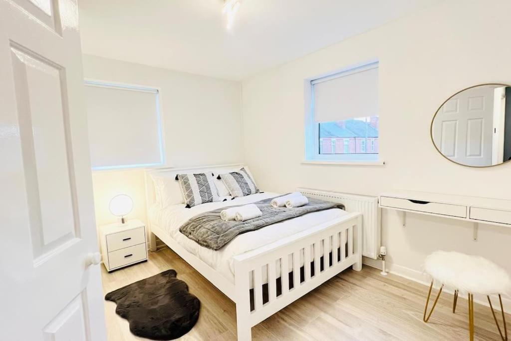New Fully Furnished Cosy Home Balderton エクステリア 写真